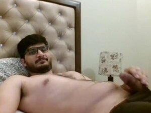 Guy lahore pakistan, Desi guy jerking his big cock